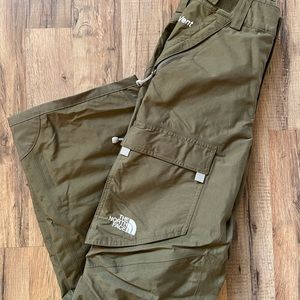 The North Face-Women’s Small-Snow pants.